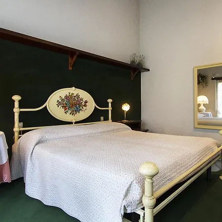 Monzeglio Sleeps 8 Wifi Βίλα